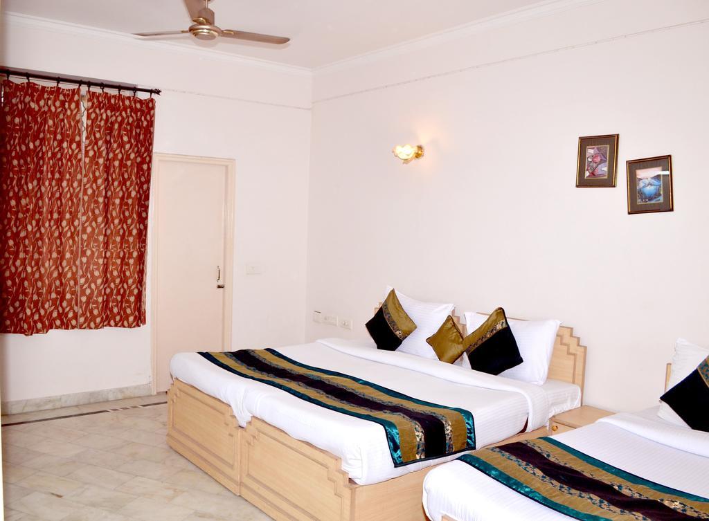 Hotel Sheela, 100M From Taj Mahal Agra  Luaran gambar