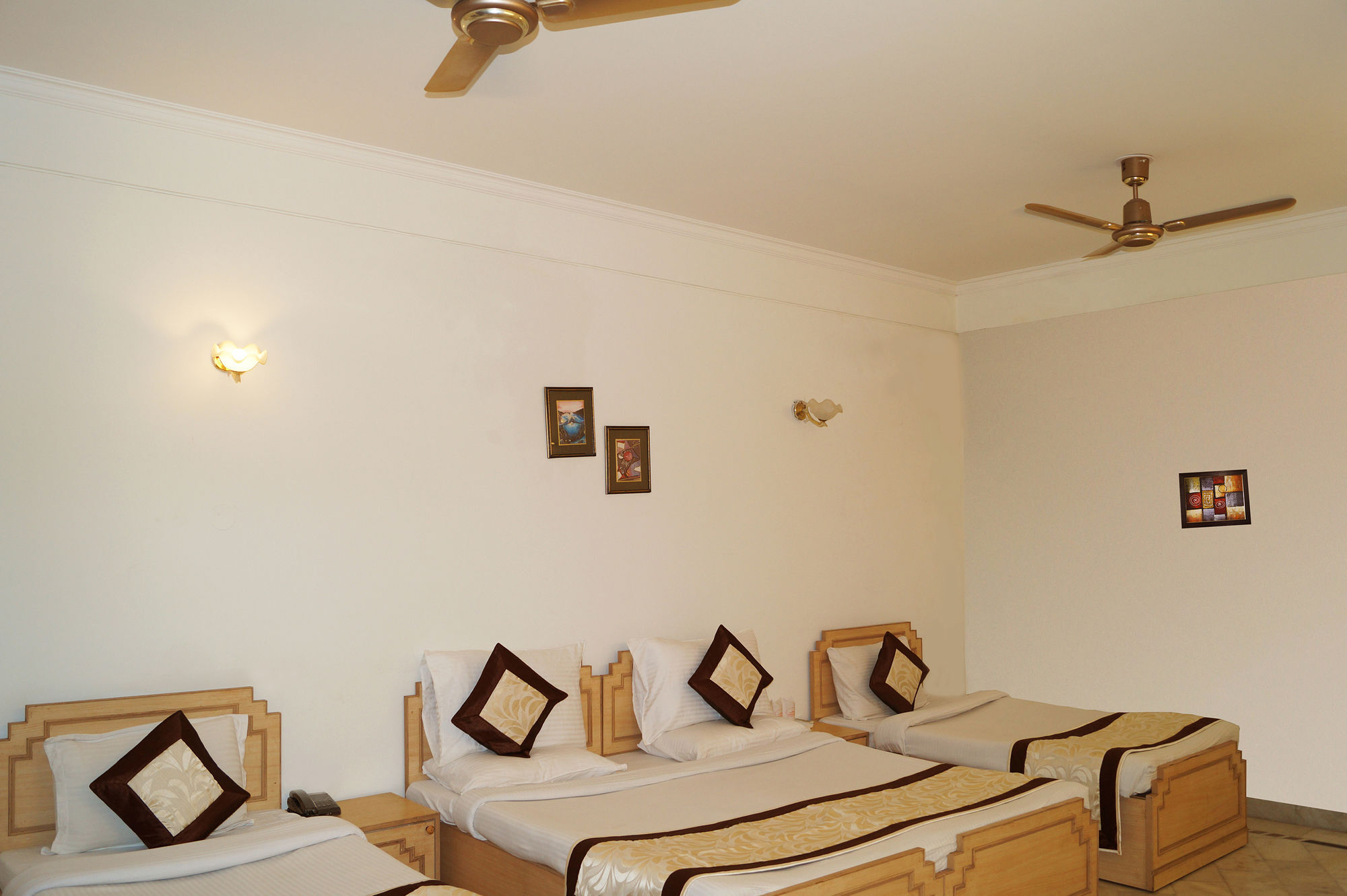 Hotel Sheela, 100M From Taj Mahal Agra  Luaran gambar